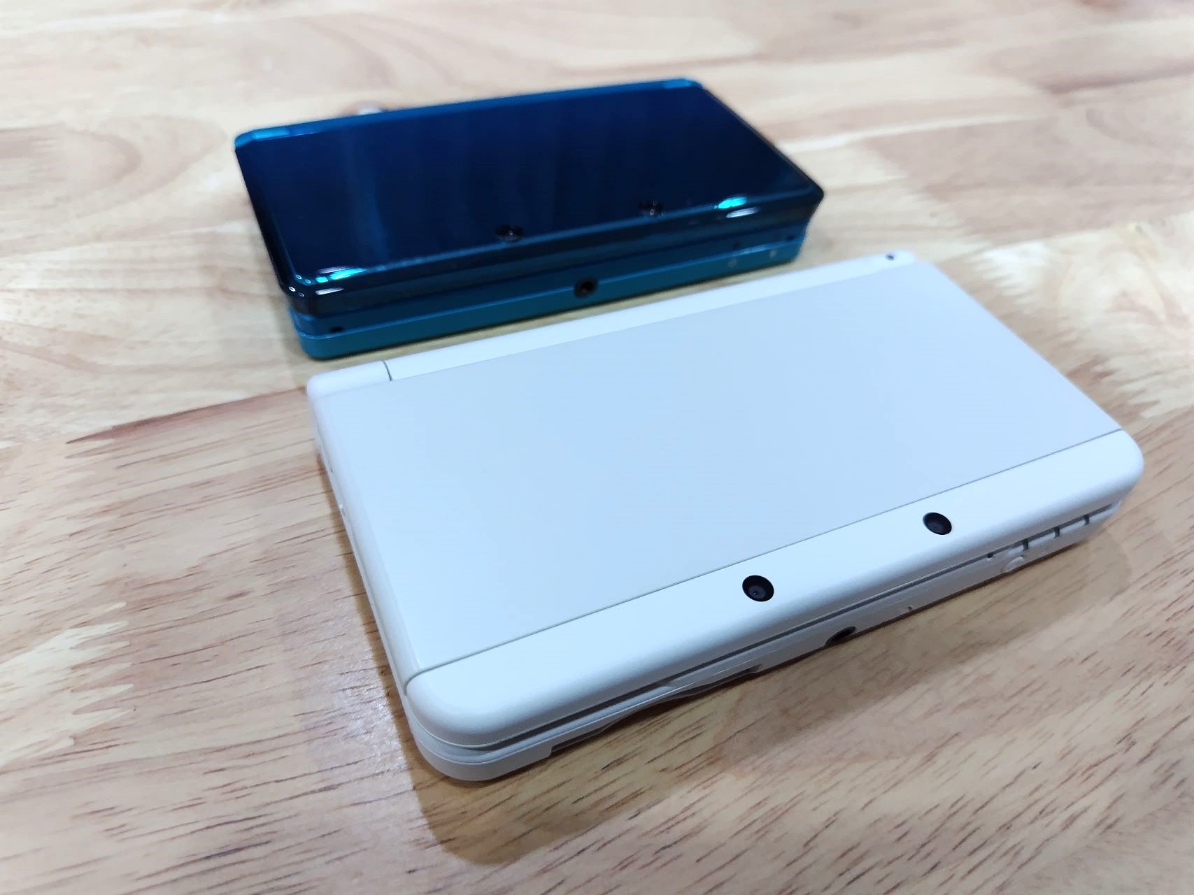 閉じた3DSが2機