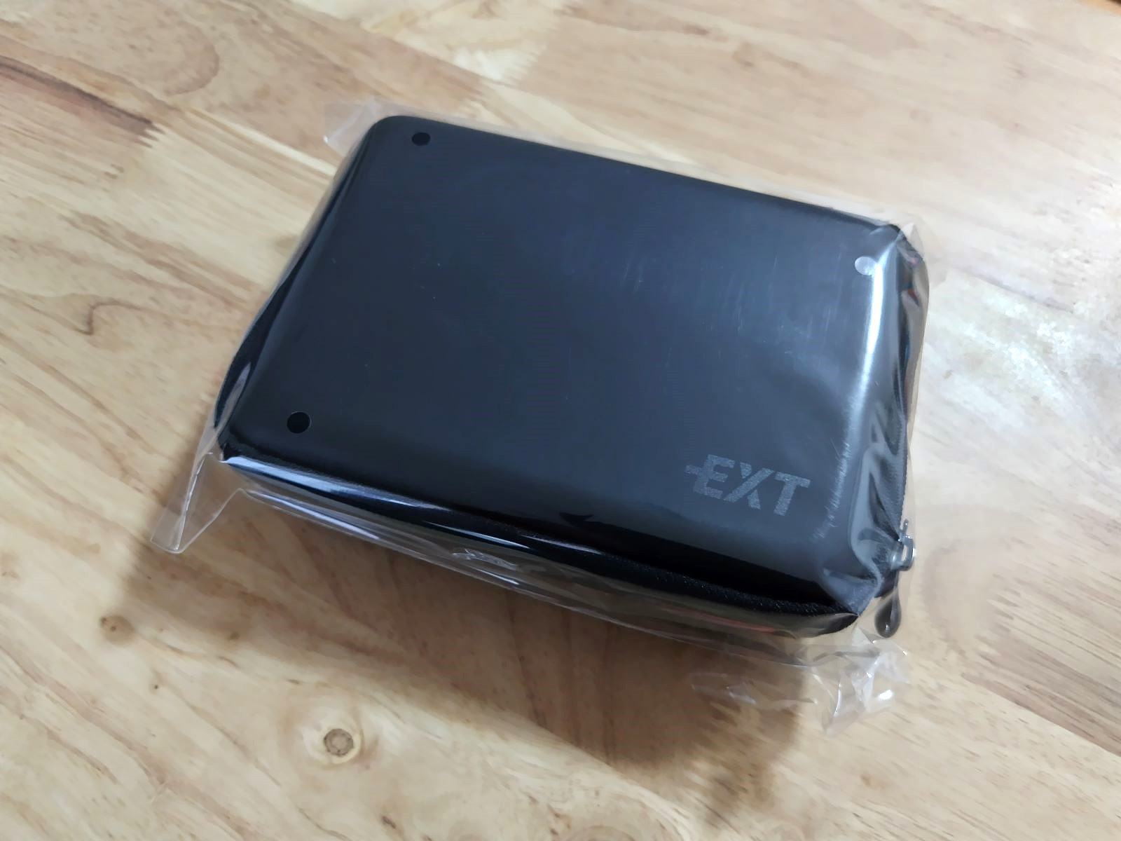新品のガジェットポーチ