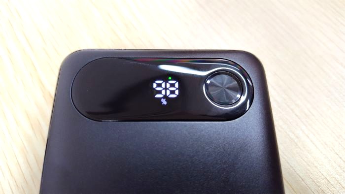 ボタンを2回押しで低電流モード（緑のライトが点灯）への切り替え