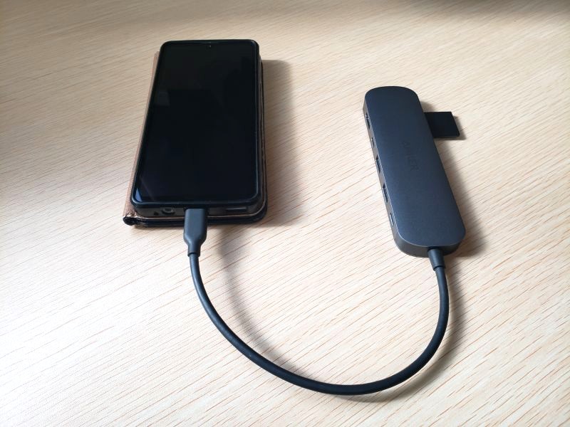 スマホとUSBハブを接続